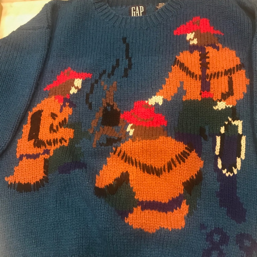 Quirky Vintage Gap Sweater fr 1989, Campfire Motif